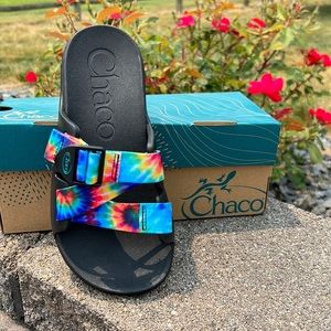 Chaco chillos slide sandel size 6. Brand new is the box. Never worn!! Tie dye.
